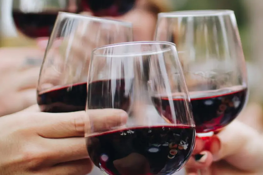 wine-cheers-1080